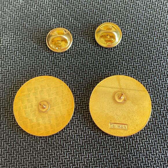 Sahib Shrine Circus Mom and Dad Pin 1992 Collectors Pins with Backs Great Cond. - Picture 6 of 6